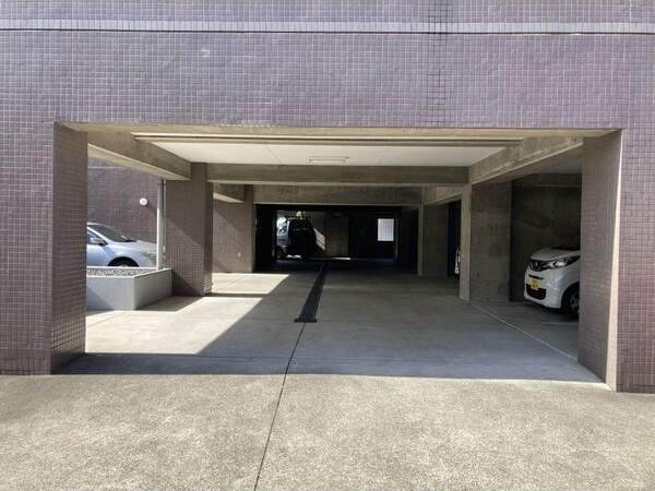 野並シャンテの駐車場