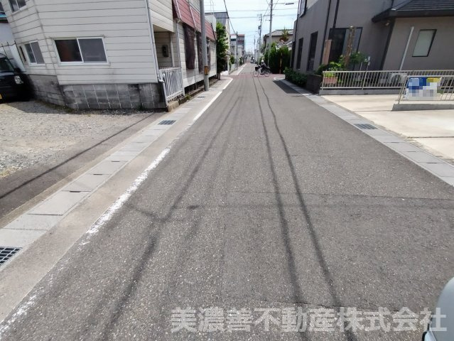 ６７１４９　岐阜市早田本町2丁目土地の前面道路含む現地写真