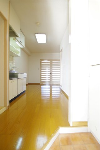 コート新屋敷の玄関
