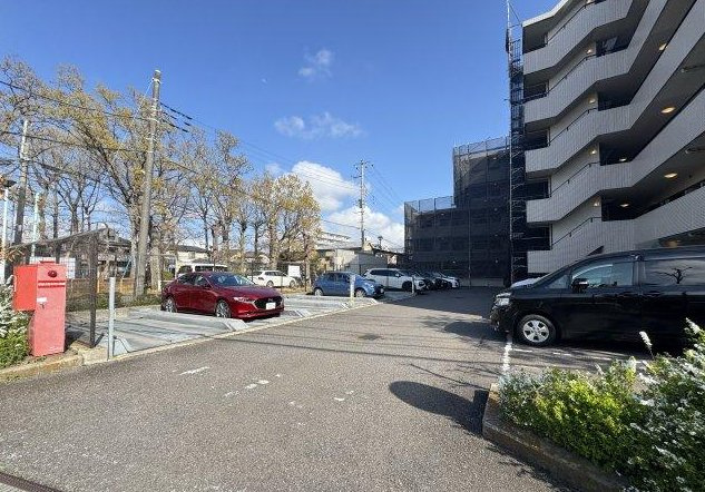 カーサグラン松戸 の駐車場