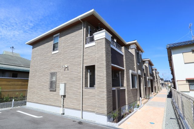 橿原市高殿町のアパート