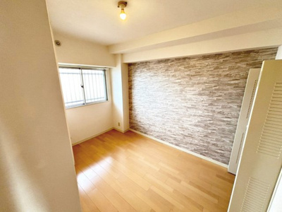 【洋室】 | エクセランス堺東 | クロス張り替え済！綺麗な壁紙で部屋が明るく見えて気持ちも明るくなりますね♪