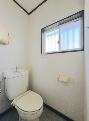 太田市大久保町　中古住宅のトイレ