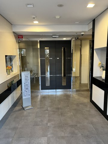 足立区西新井本町３丁目の賃貸マンションのロビー