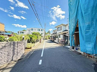 【前面道路含む現地写真】 | 練馬区氷川台2丁目　新築戸建　7980万円