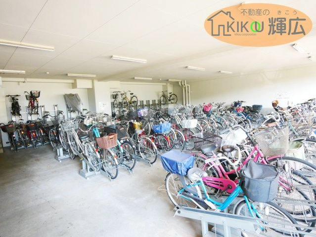 万葉ハイツ東加古川　15階の駐輪場