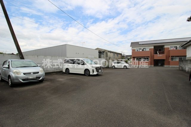 リバーサイド21の駐車場|車をお持ちの方に嬉しい駐車場付きの物件です