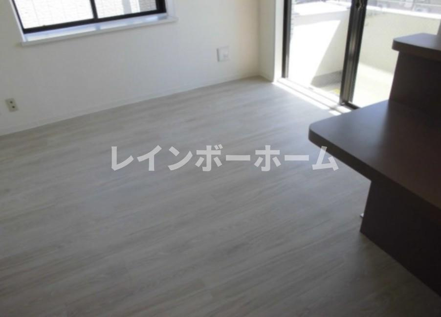 ローズマンションA-001の居間・リビング