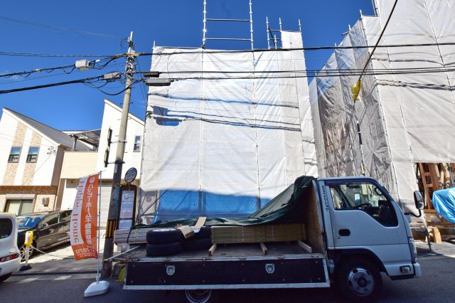 KEIAI GRACE上ケ原六番町新築一戸建て│3SLDK+駐車1台可の外観|1号棟外観です。30坪超のゆとりある3SLDKです。広々LDKは約24.5帖でリビング階段を採用し家族が自然とつながる住まいです。