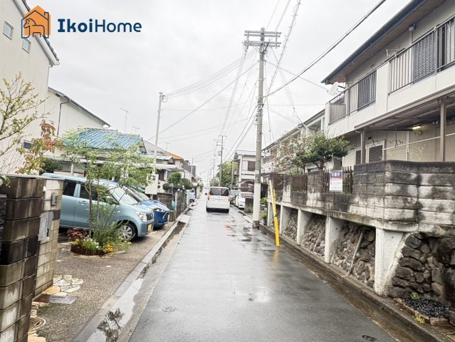 明石市魚住町金ケ崎　土地の前面道路含む現地写真|交通量が少ないので静かです。小さなお子様がいるご家庭はご安心できると思います。
