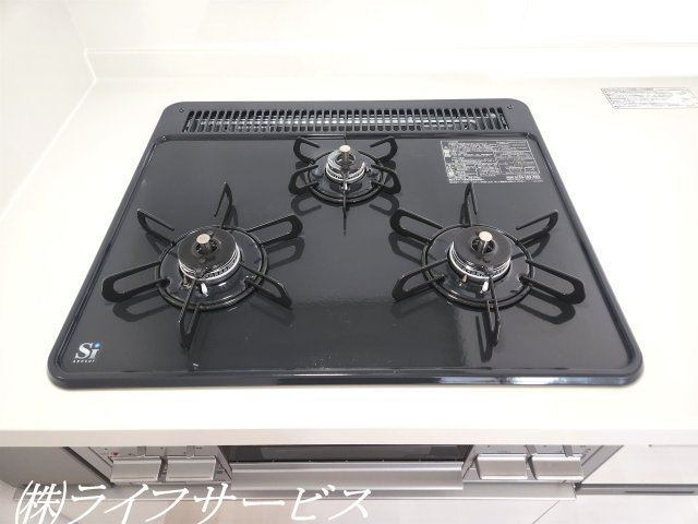 【キッチン】 | 淀川リバーサイドマンション | システムキッチン／3口ガスコンロでお料理も楽々！