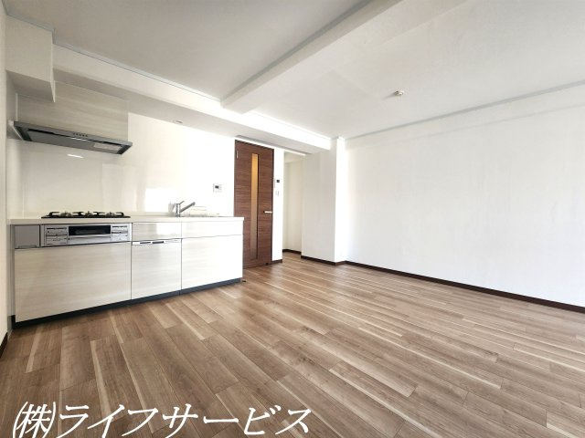 【居間・リビング】 | 淀川リバーサイドマンション | ＬＤＫ１５帖／リフォーム済につき即入居可！ペットと一緒に暮らせるマンションです！