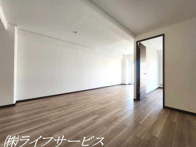 【居間・リビング】 | 淀川リバーサイドマンション | ＬＤＫ１５帖／リフォーム済につき即入居可！ペットと一緒に暮らせるマンションです！