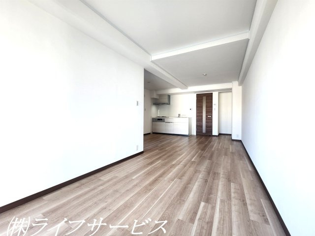 【居間・リビング】 | 淀川リバーサイドマンション | ＬＤＫ１５帖／リフォーム済につき即入居可！ペットと一緒に暮らせるマンションです！