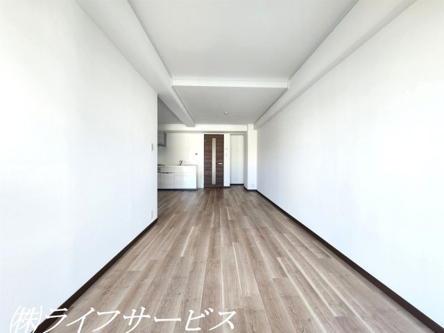 【居間・リビング】 | 淀川リバーサイドマンション | ＬＤＫ１５帖／リフォーム済につき即入居可！ペットと一緒に暮らせるマンションです！