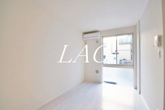 【居間・リビング】 | b’CASA Koiwa | 洋室のお部屋です。