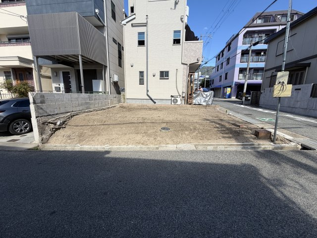 岸地通3丁目新築戸建