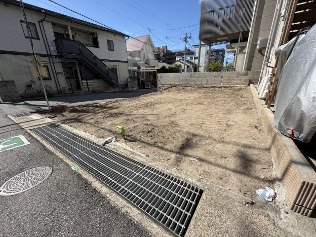 岸地通3丁目新築戸建の外観|東側から撮影