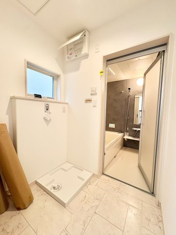 《仲介手数料半額》所沢市北秋津　全4棟　1号棟の脱衣所