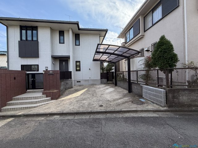秦野市渋沢　中古戸建の駐車場