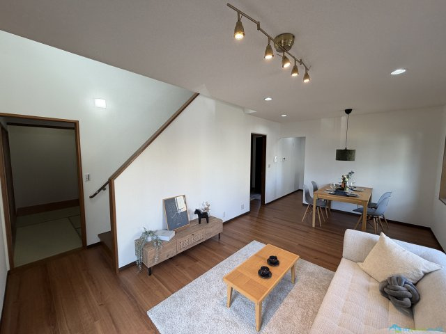 秦野市渋沢　中古戸建の居間・リビング