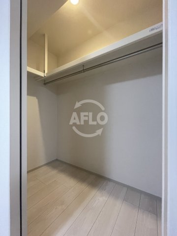 esteOeste難波元町の収納|esteOeste難波元町（エステオエステナンバモトマチ）　ウォークインクローゼット