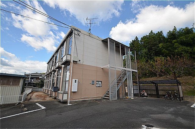 中間市深坂１丁目のアパートの外観