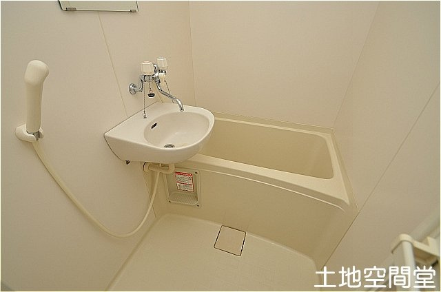 中間市深坂１丁目のアパートの浴室