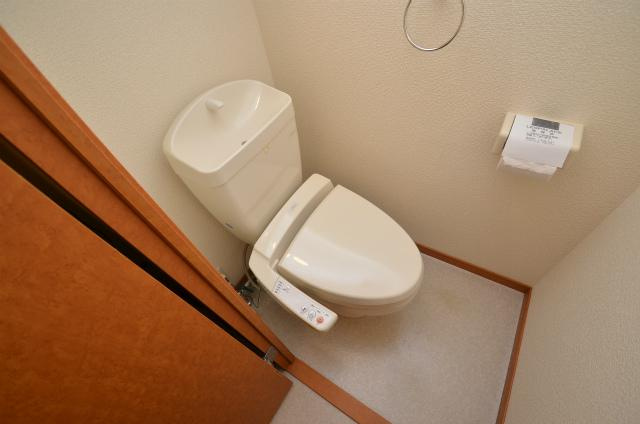 中間市深坂１丁目のアパートのトイレ