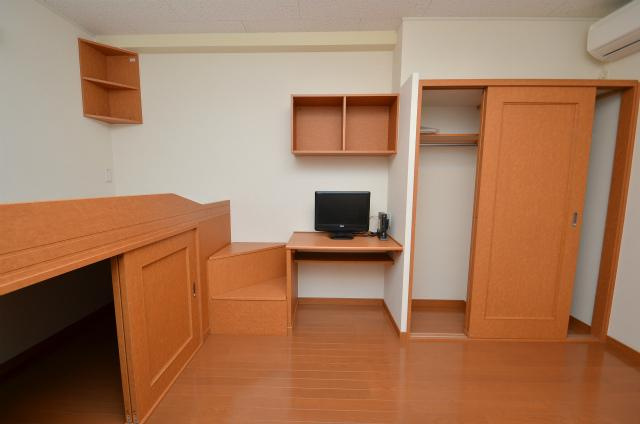中間市深坂１丁目のアパートの寝室|洋室