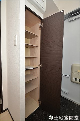 中間市岩瀬西町のアパートの玄関