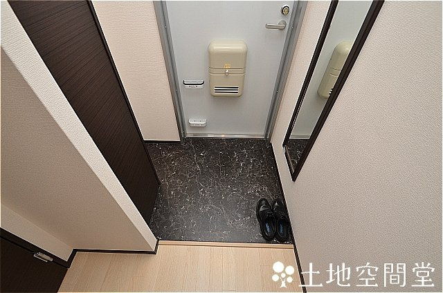 中間市岩瀬西町のアパートの玄関
