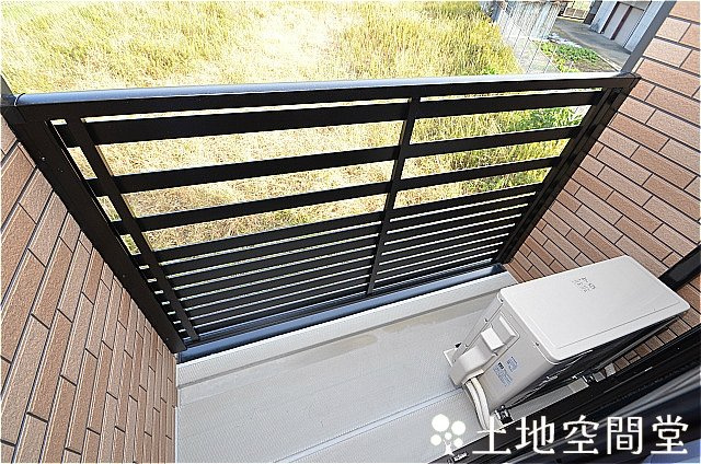 中間市岩瀬西町のアパートのバルコニー