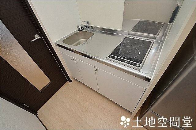 中間市岩瀬西町のアパートのキッチン