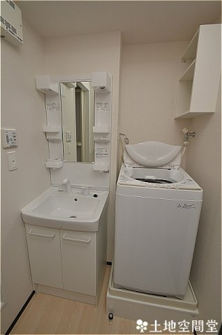 中間市岩瀬西町のアパートの洗面所
