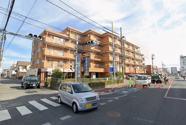 埼玉県春日部市大場　店舗付き一棟マンションの外観