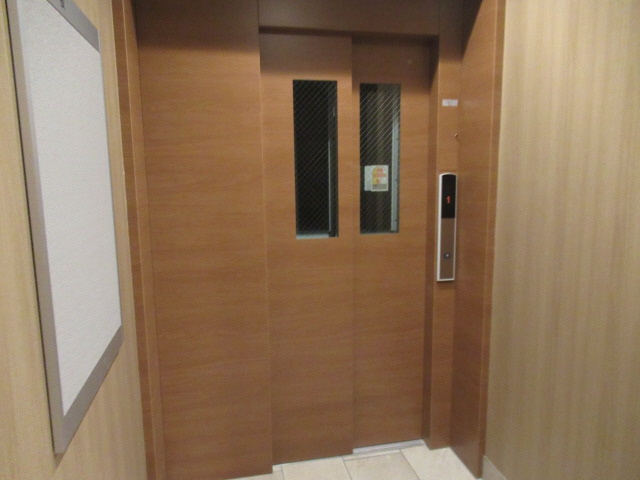 姫路市北条口４丁目の賃貸マンションのエントランス