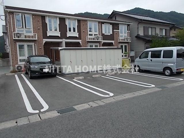 豊岡市出石町町分のアパートの駐車場|敷地内の駐車場スペースです◇