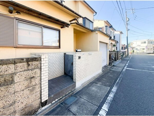 本宮町貸家のエントランス
