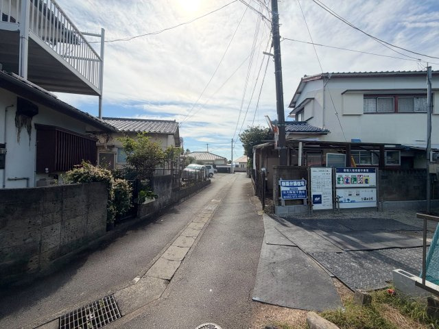 三島市谷田１２１５番　新築戸建　全１棟の前面道路含む現地写真