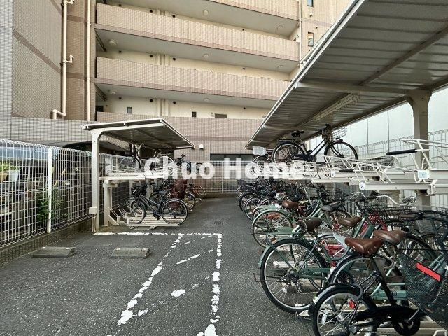 クレストフォルム荒川遊園の駐輪場|【自転車置き場】最新の空き状況や費用などの詳細は担当スタッフまでお問い合わせください。