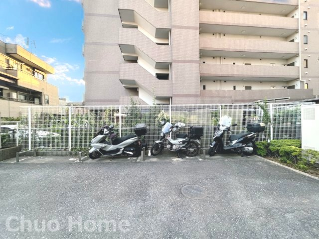 クレストフォルム荒川遊園の駐車場|【バイク置場】最新の空き状況や費用などの詳細は担当スタッフまでお問い合わせください。