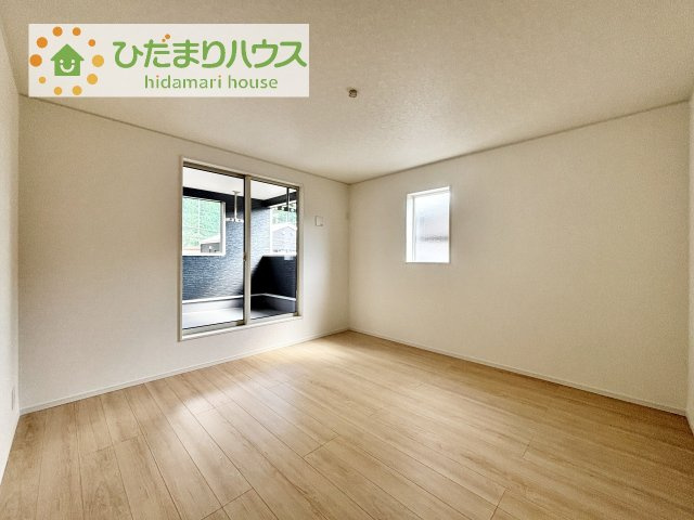 【寝室】 | つくばみらい市伊奈東第12　新築戸建 | バルコニーに面していて、たっぷり光りの入る明るい主寝室です！