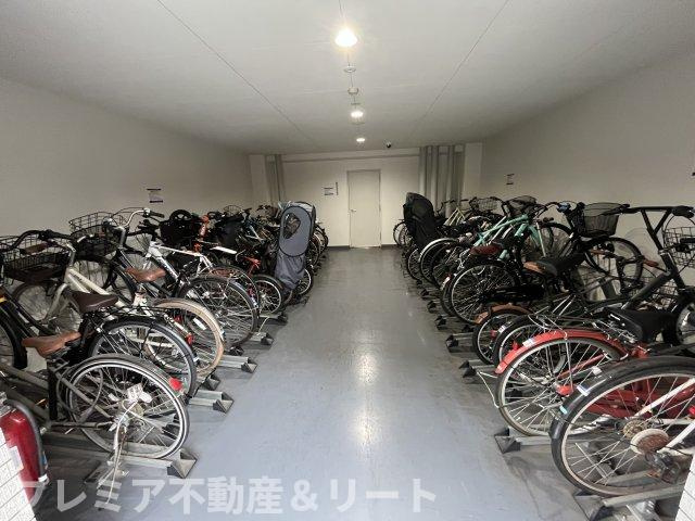 【その他共用部分】 | プレミアステージ本所吾妻橋 | 駐輪場は屋内にあります