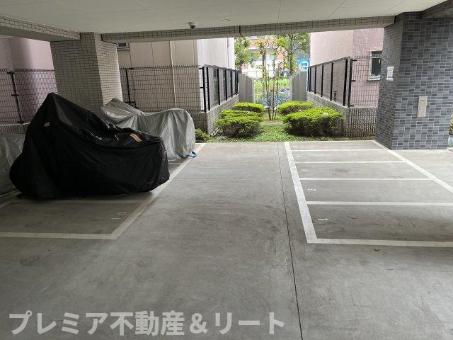 【その他共用部分】 | プレミアステージ本所吾妻橋 | バイク置き場は屋根付きです