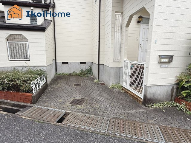 神戸市西区狩場台4丁目　中古戸建の駐車場|●年中無休：当日予約可●駐車場は駅徒歩圏内ですが1台は可能です！前面道路も広いので安心です！