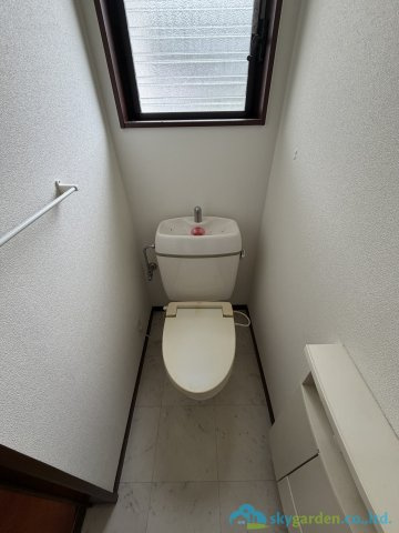 秦野市東田原　中古戸建のトイレ