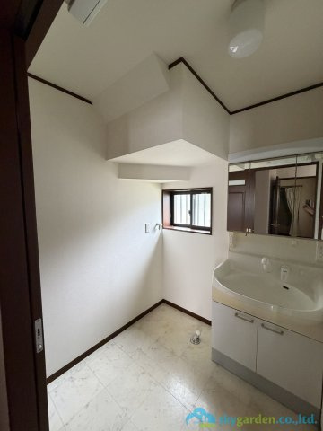 秦野市東田原　中古戸建の洗面所
