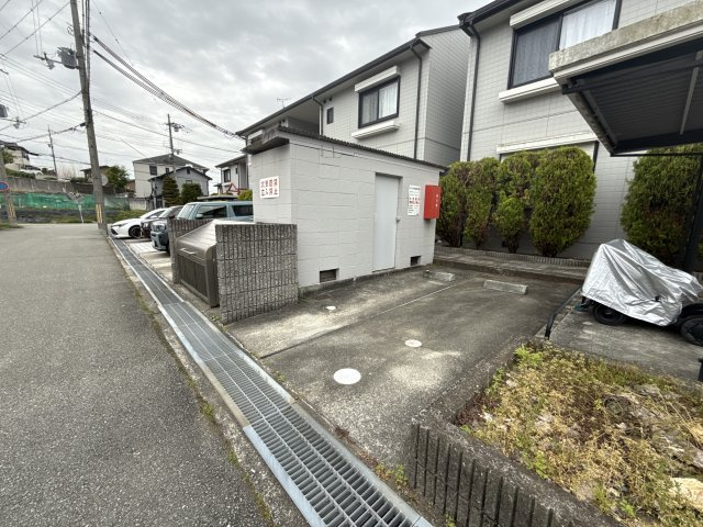 メゾンドール山手　Ｂ棟の駐車場