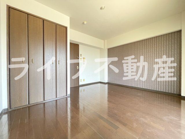 エイチ・ツー・オー新町Ⅰの居間・リビング|使いやすい居間です